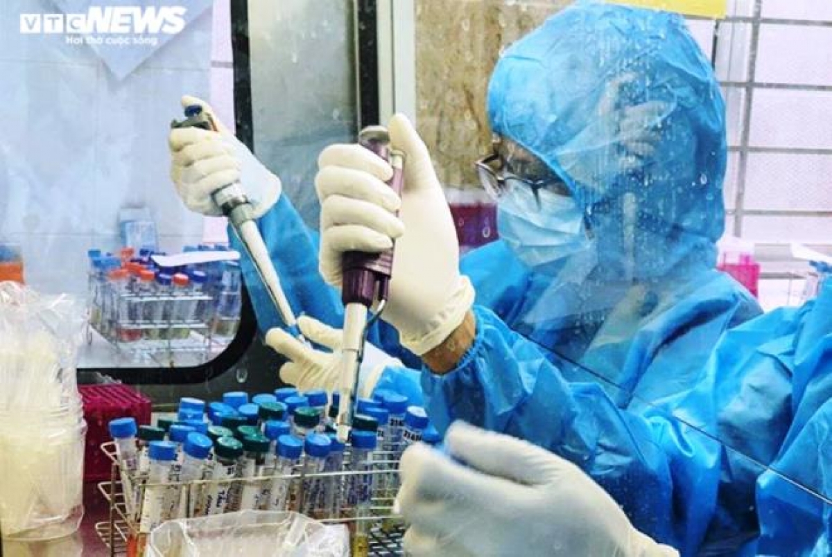 Xét nghiệm SARS-CoV-2 tại Trung tâm Kiểm soát bệnh tật Đà Nẵng.