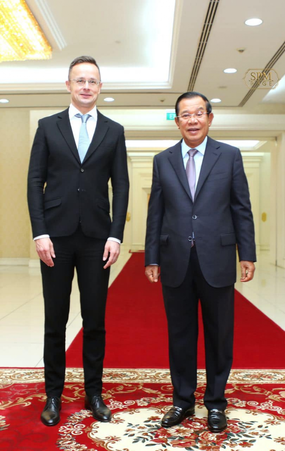 Thủ tướng Campuchia  Samdech Hun Sen và Bộ trưởng Ngoại giao và Thương mại Hungary Péter Szijjártó. (Ảnh: FB nhân vật)