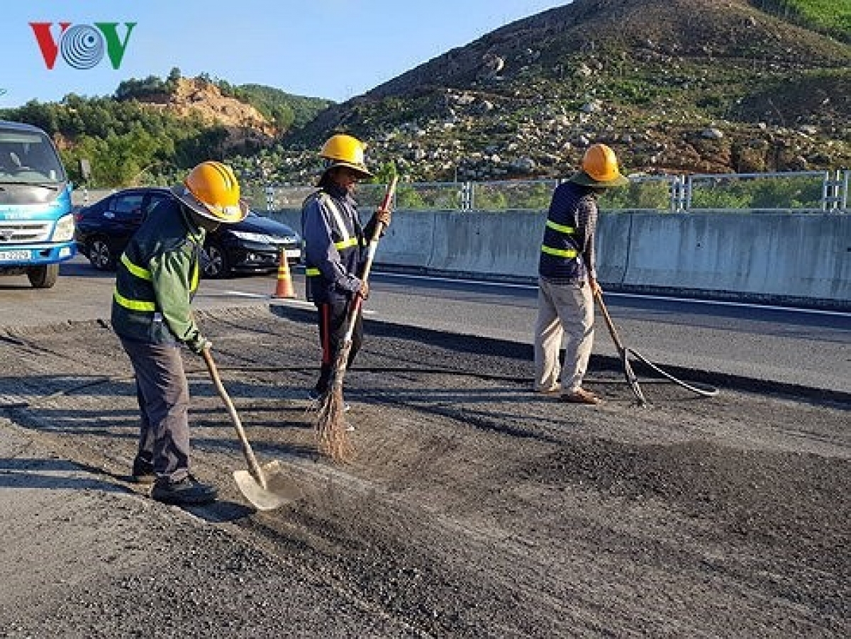 Kết quả trưng cầu giám định tư pháp tại 7/7 gói thầu, cơ quan chức năng phát hiện lớp nền, móng và mặt đường cao tốc Đà Nẵng - Quảng Ngãi không đảm bảo tiêu chuẩn kỹ thuật.