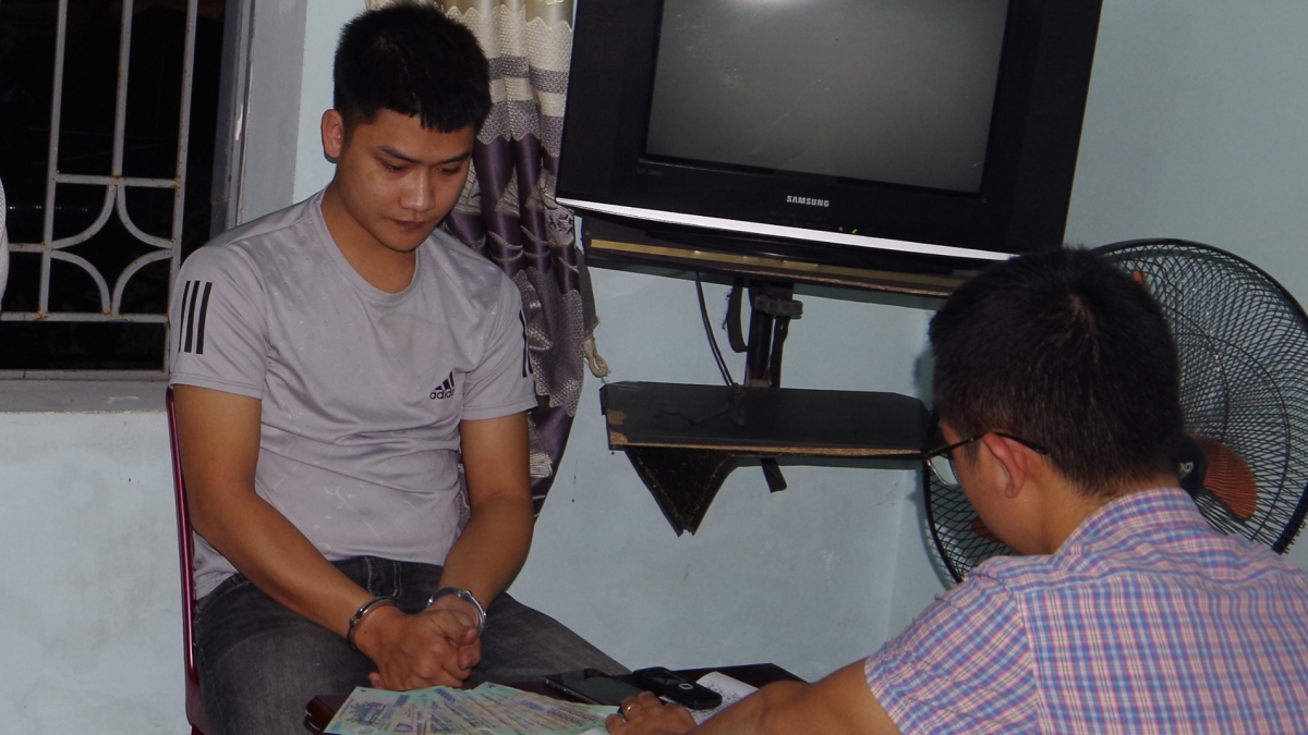 Cơ quan Công an lấy lời khai đối tượng Hiệp và tang vật vụ án