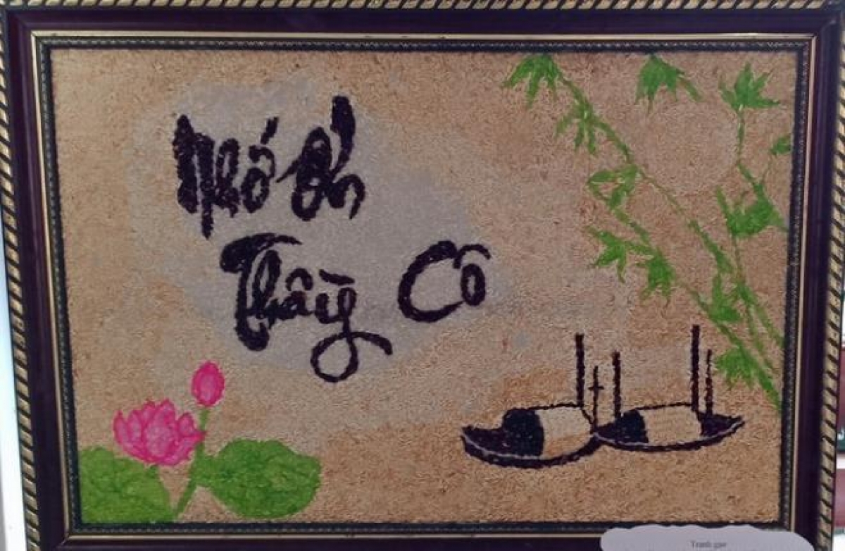 Tranh làm từ hạt gạo của học sinh trường Trung học Cơ sở Tả Ngài Chồ. Ảnh: Vũ Ninh.