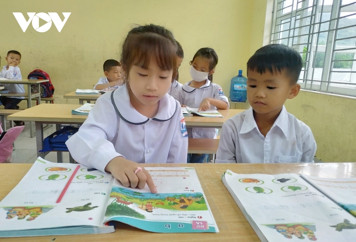 Chương trình giúp trẻ được trải nghiệm, hứng thú với tiếng Anh; bước đầu hình thành và phát triển năng lực giao tiếp bằng tiếng Anh; chuẩn bị tốt cho việc học tiếng Anh ở bậc tiểu học.