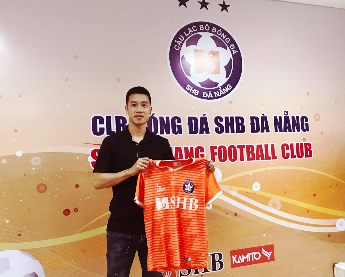Huy Hùng ra mắt CLB Đà Nẵng. (Ảnh: ĐNFC).