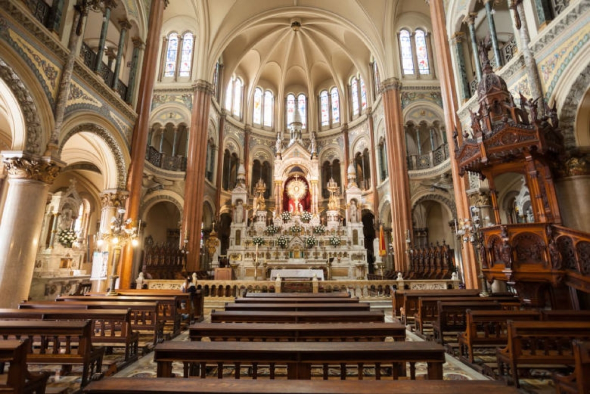 Bên trong nhà thờ Santísimo Sacramento. Nguồn: civitatis.com
