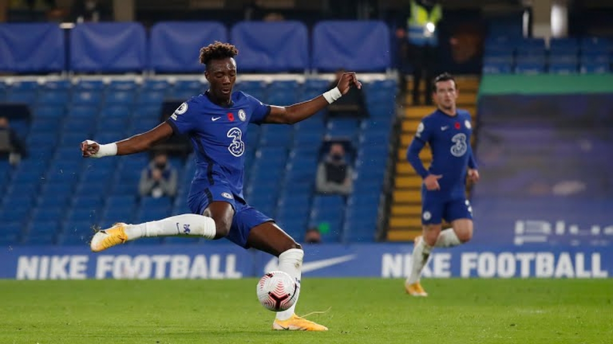 Tammy Abraham ghi bàn san bằng tỉ số cho Chelsea (Ảnh: Reuters).