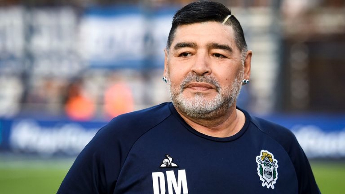 Diego Maradona phải nhập viện để phẫu thuật não. (Ảnh: Sky Sports)