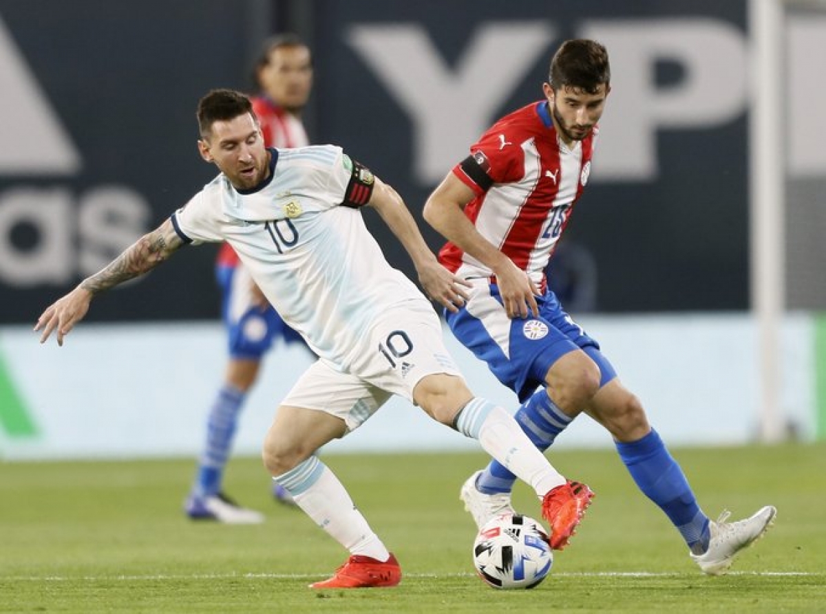 Messi và đồng đội chỉ có được 1 điểm trên sân nhà. (Ảnh: Getty)