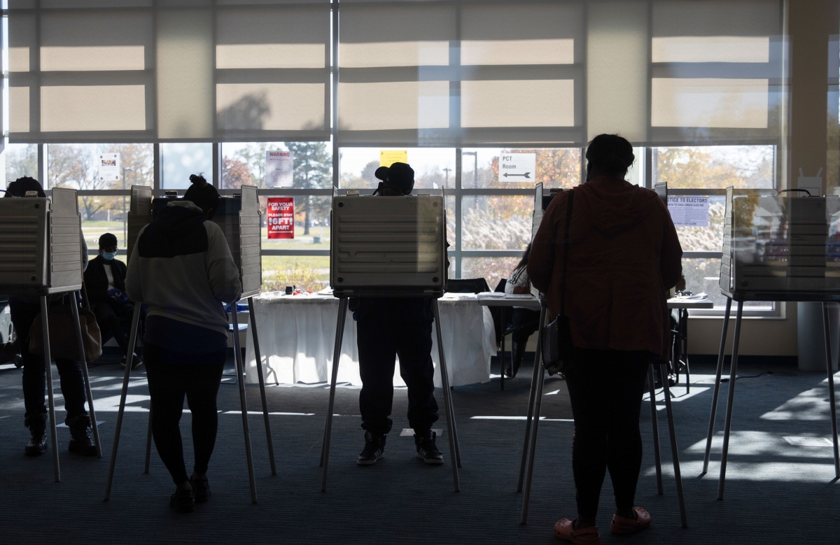 Cử tri đi bỏ phiếu ở Detroit, Michigan. Ảnh: AFP/Getty.