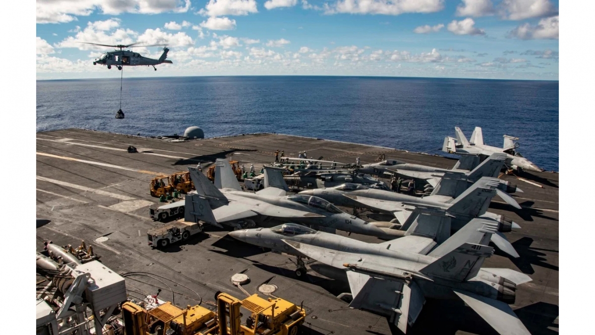 Tiêm kích F/A-18E Super Hornet trên tàu sân bay USS Ronald Reagan. Ảnh: Hạm đội Thái Bình Dương