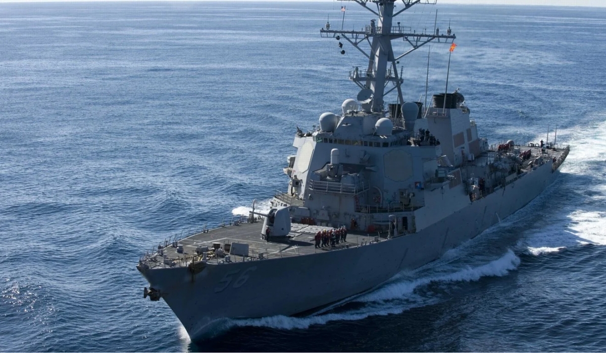 Tàu USS John McCain thực hiện quyền đi lại tự do ở Biển Đông. Ảnh: Hải quân Mỹ.