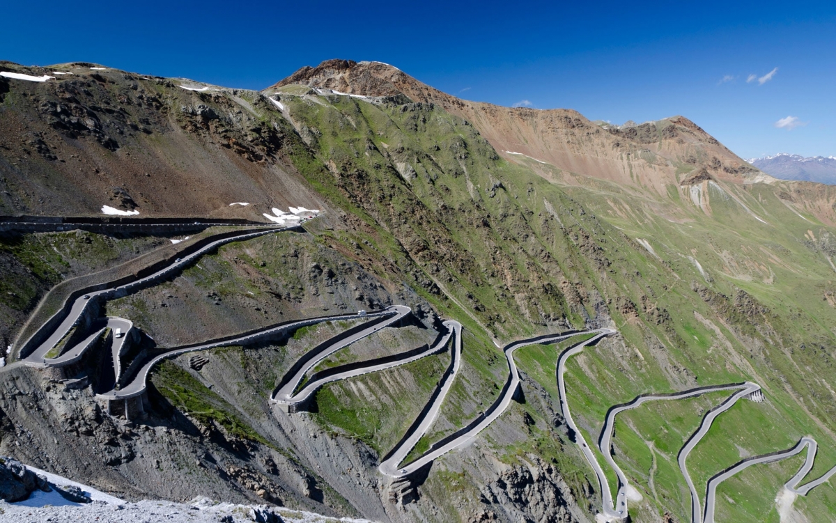 Những cung đường thách thức trên đèo Stelvio. Nguồn: Alamy
