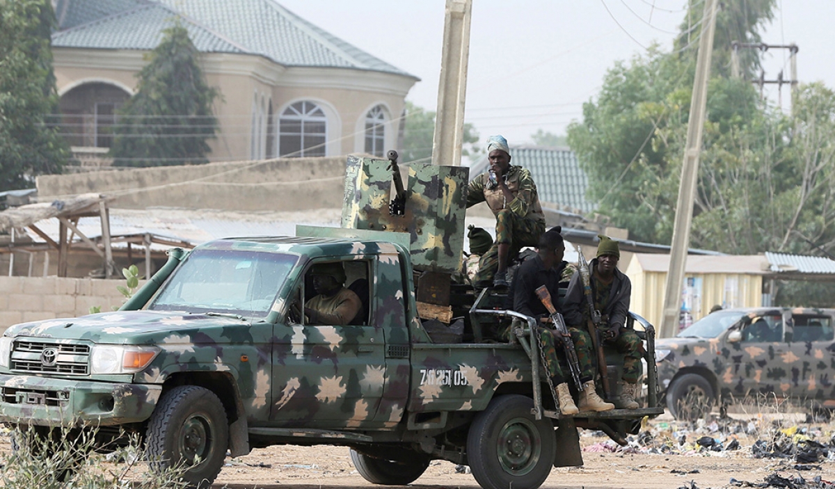 Lực lượng quân đội Nigeria đảm bảo an ninh ở khu vực Maiduguri tháng 2/2019. Ảnh: Dhaka Tribune