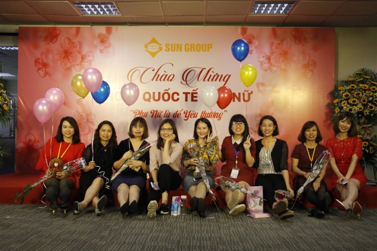 Trở thành thành viên của Sun Group tại địa bàn Phú Quốc, người lao động không chỉ được hưởng chế độ lương thưởng tốt mà còn được bố trí nhà ở, hỗ trợ ăn 3 bữa/ngày, đồng thời, được đào tạo nâng cao chuyên môn, nghiệp vụ và trau dồi năng lực