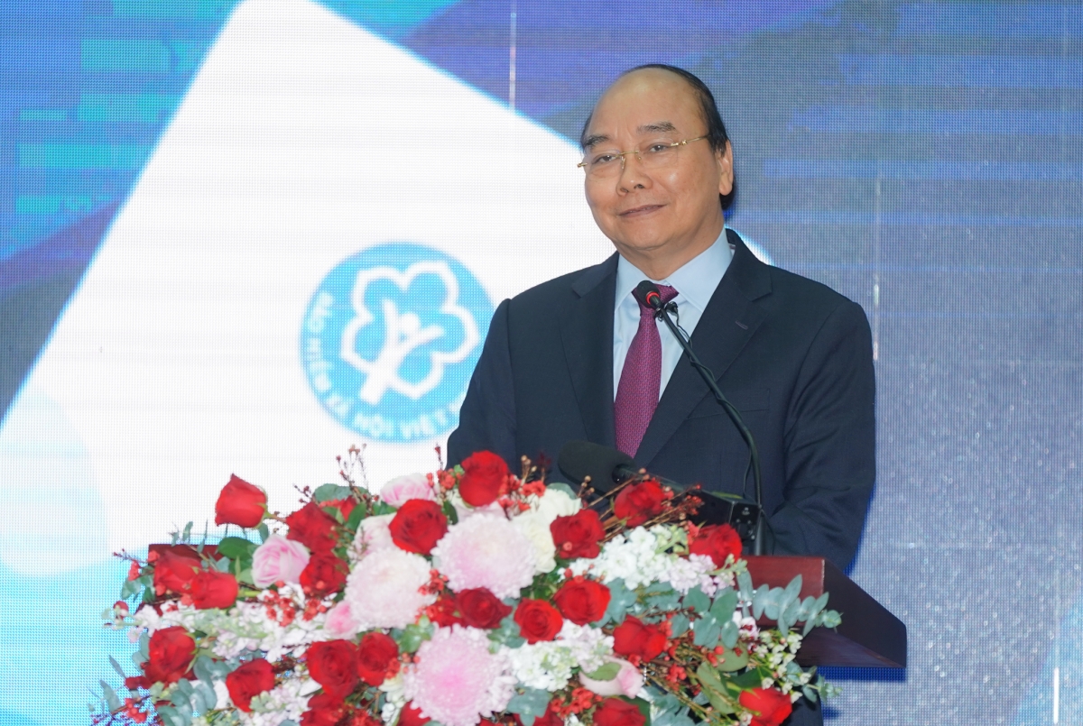 Thủ tướng Nguyễn Xuân Phúc: Việc ra đời ứng dụng hôm nay là một bước tiến mạnh mẽ, thiết thực trong cải cách hành chính, ứng dụng công nghệ thông tin của ngành BHXH. Ảnh: VGP/Quang Hiếu.