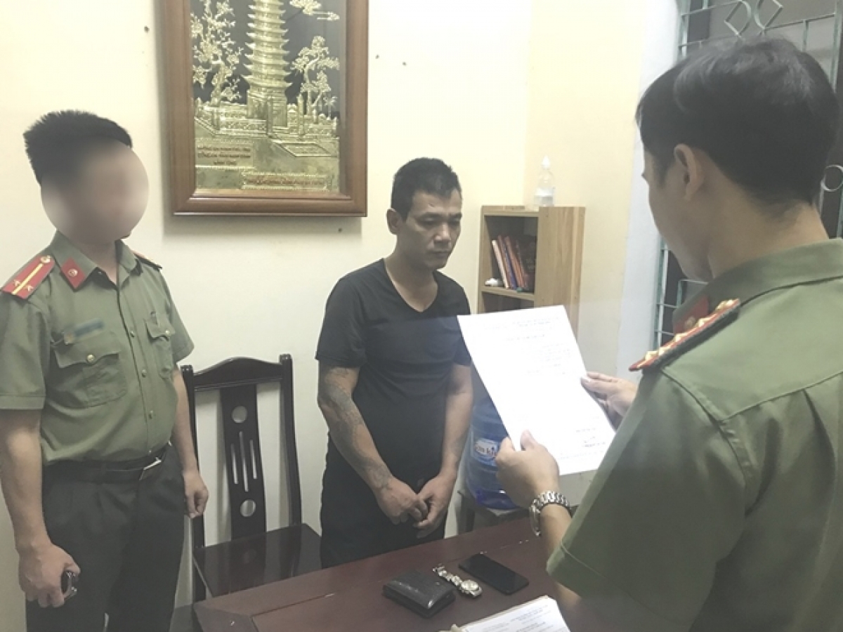 Cơ quan điều tra đọc lệnh bắt