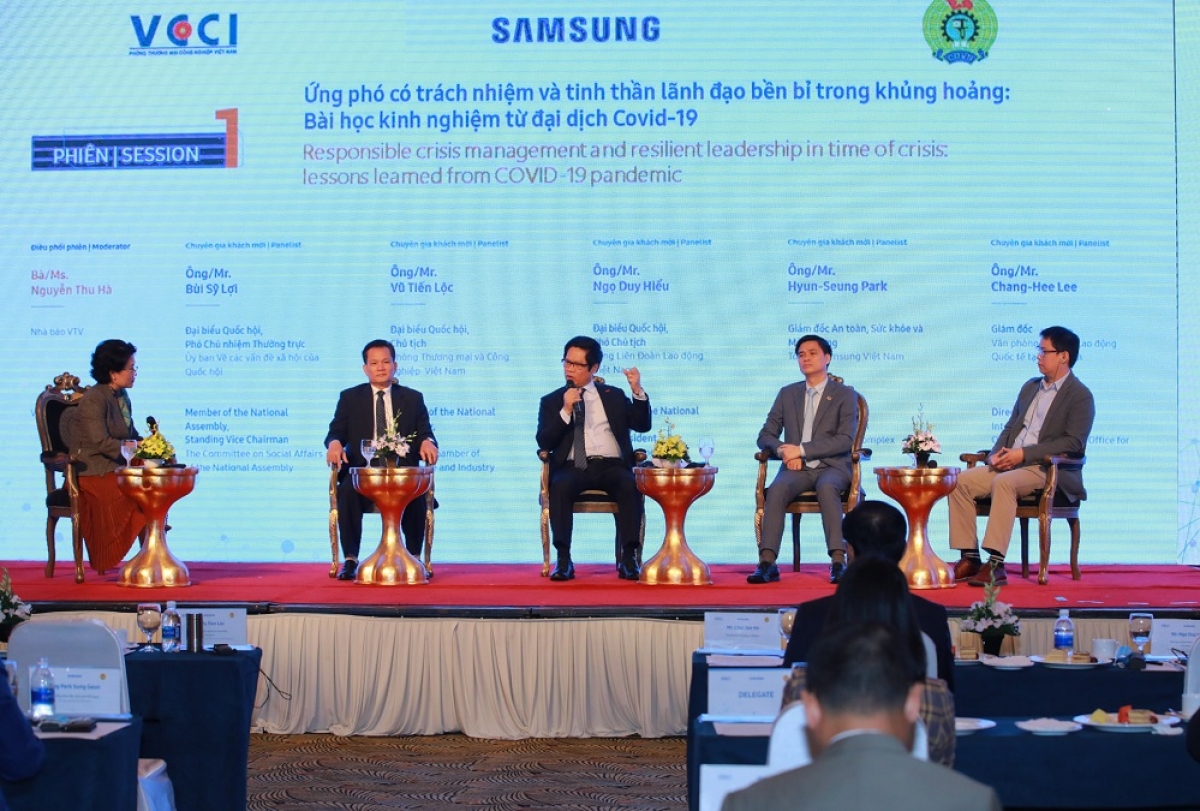 Các đại biểu tại diễn đàn