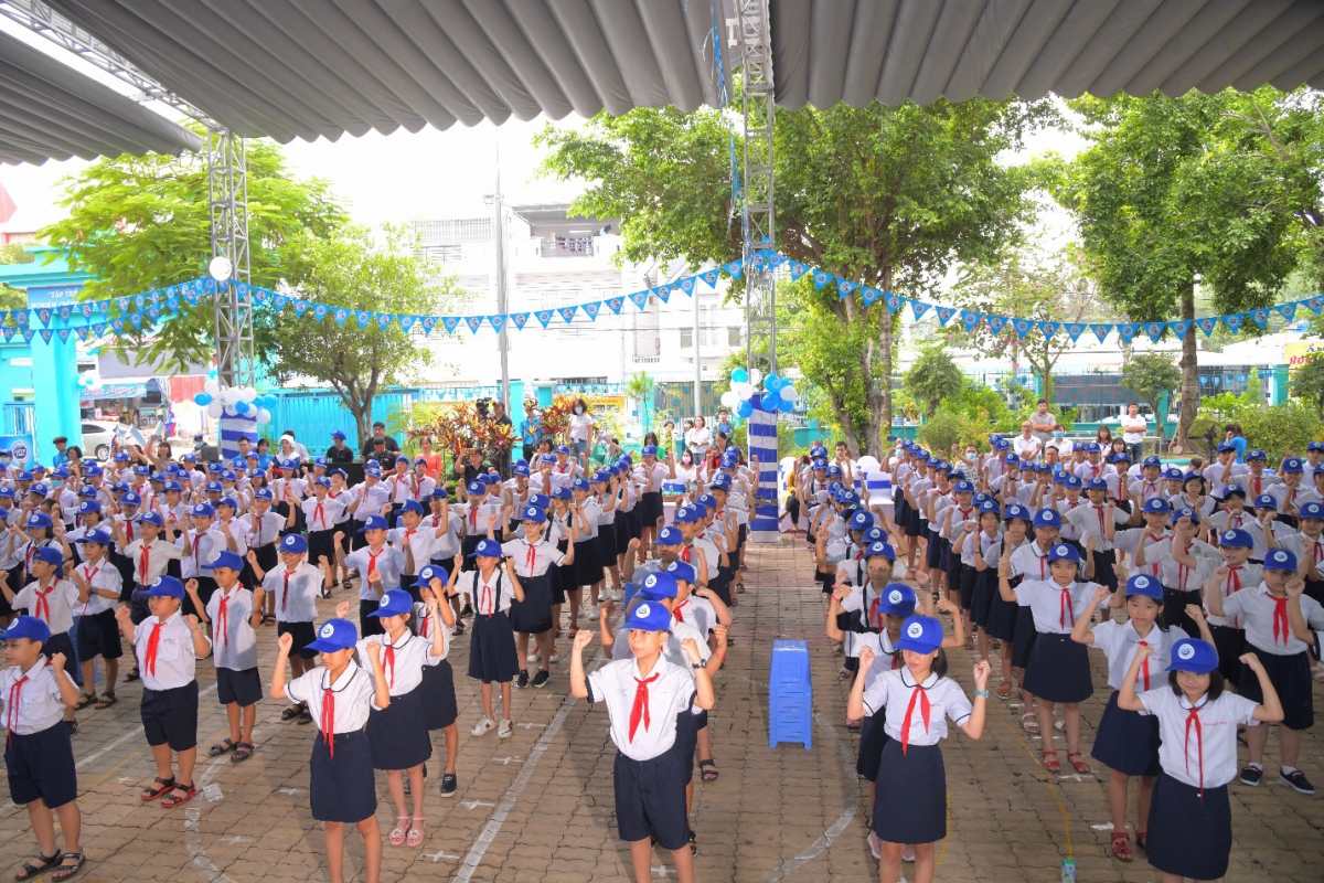 Mang nguồn dinh dưỡng cân bằng cho trẻ em luôn vươn cao, vượt trội là mục tiêu chính trong hoạt động kinh doanh của Cô Gái Hà Lan.