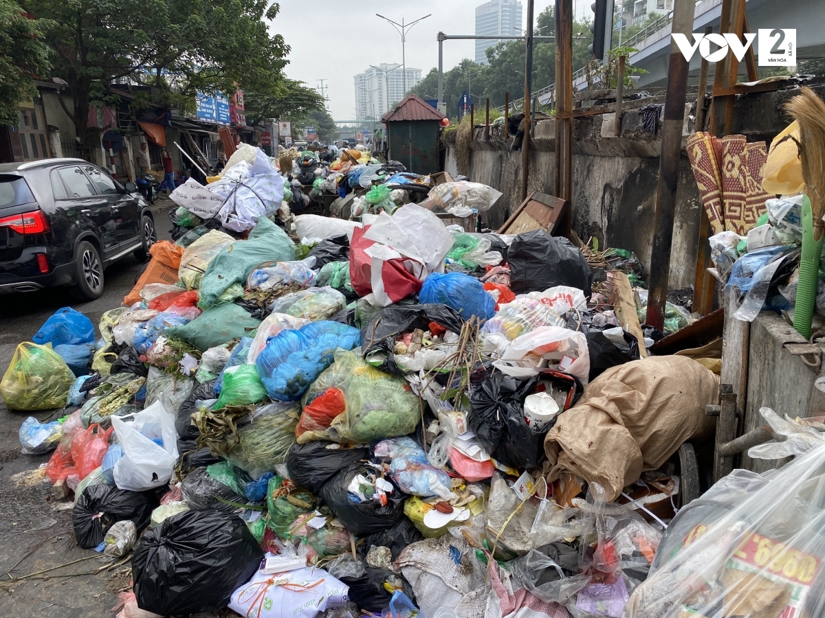 Rác cản trở giao thông.