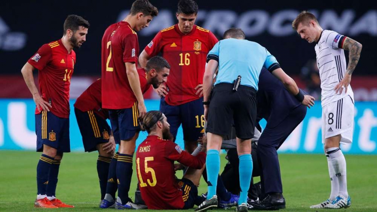 Ramos chấn thương khi làm nhiệm vụ ở ĐT Tây Ban Nha khiến lực lượng của Real Madrid bị ảnh hưởng nghiêm trọng. (Ảnh: Getty).