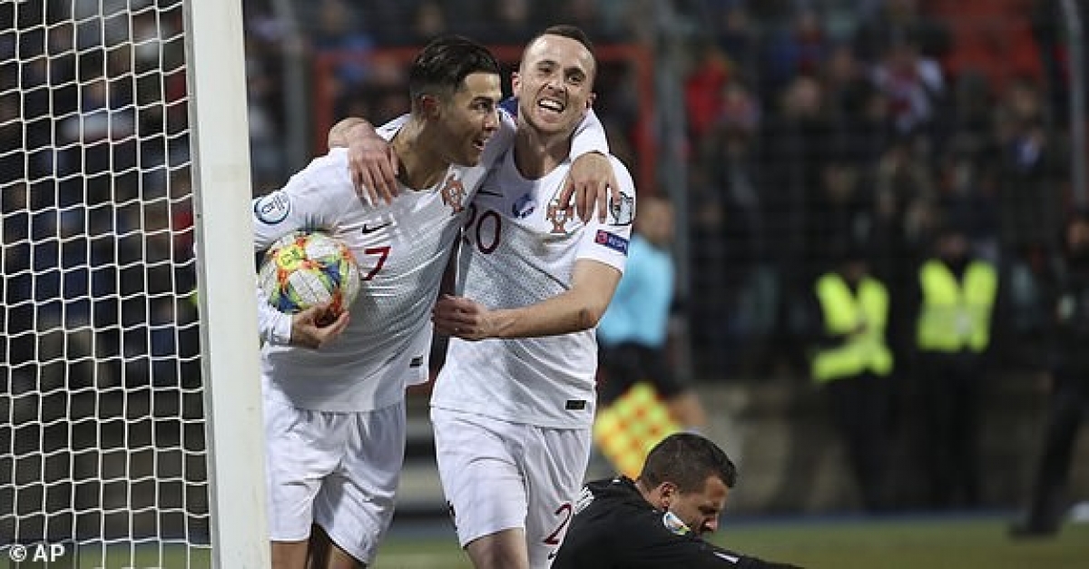 Ngày này 1 năm trước, Ronaldo ghi bàn góp phần đưa ĐT Bồ Đào Nha đến với VCK EURO 2020. (Ảnh: AP).