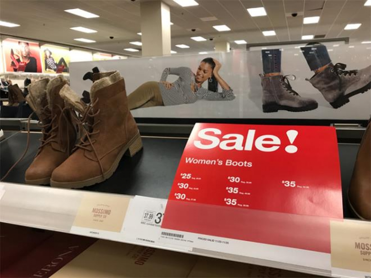 Rất nhiều mặt hàng giảm giá ngày Black Friday. (Ảnh: Business Insider)