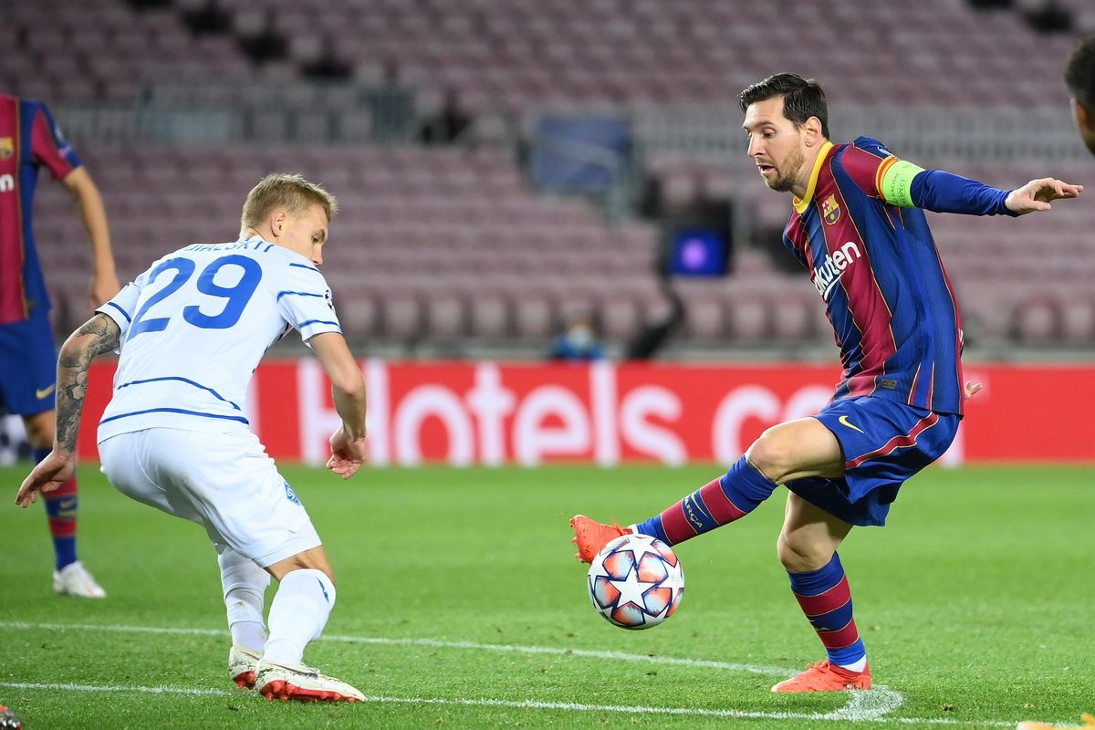 Nhìn cách Messi thi đấu những trận gần đây, người hâm mộ có quyền hoài nghi về khả năng anh vẫn chưa thật sự thoải mái ở Barca hiện tại. (Ảnh: Getty).