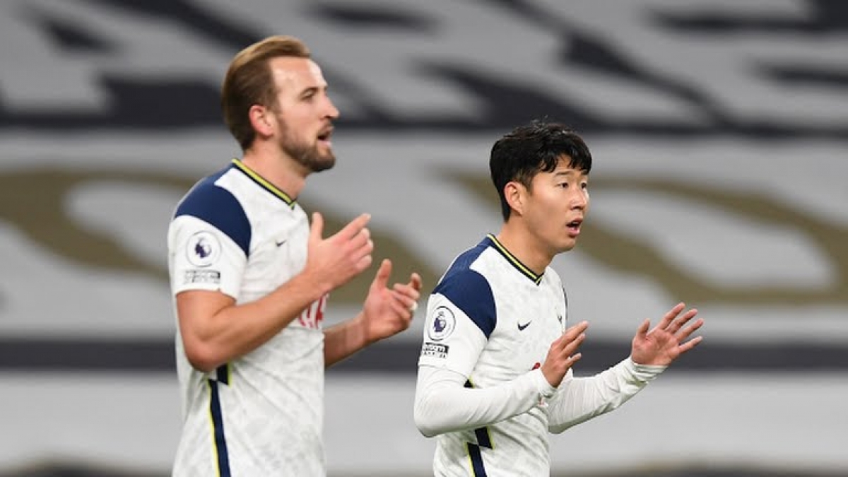 Harry Kane đã việt vị khi dứt điểm vào lưới trống sau đường chuyền của Son Heung Min. (Ảnh: Reuters)