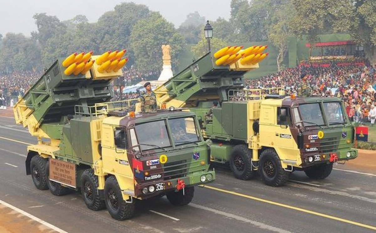 Hệ thống tên lửa Pinaka của Ấn Độ trong một cuộc duyệt binh. Ảnh: AFP.