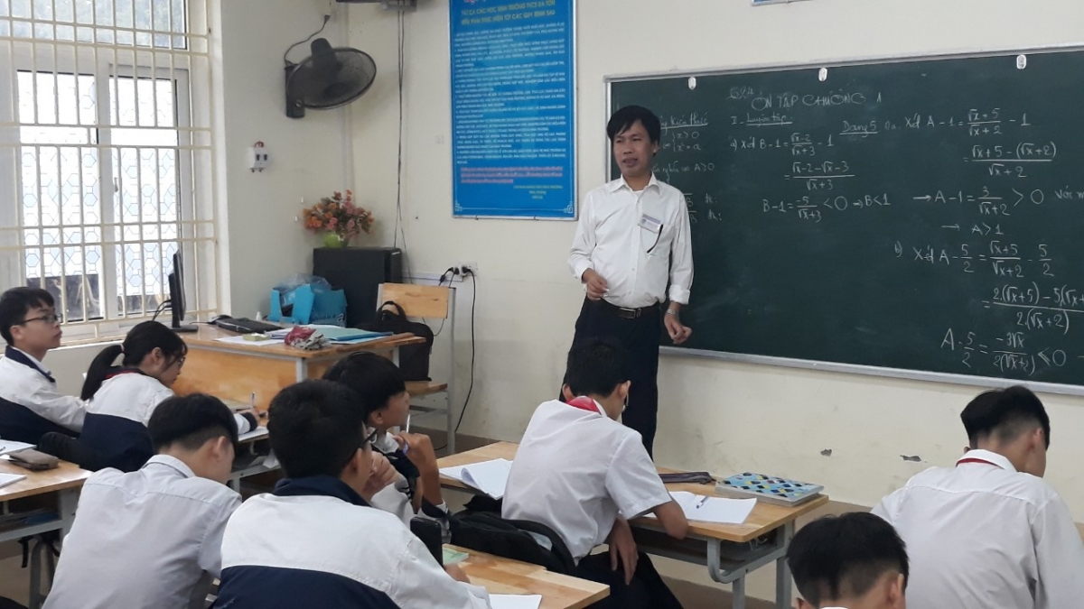 "Chẳng có thành công nào vắng bóng đam mê. Hãy cháy hết mình với đam mê, vui cùng niềm vui, buồn cùng nỗi buồn của học trò", thầy giáo Nguyễn Đức Trường chia sẻ.