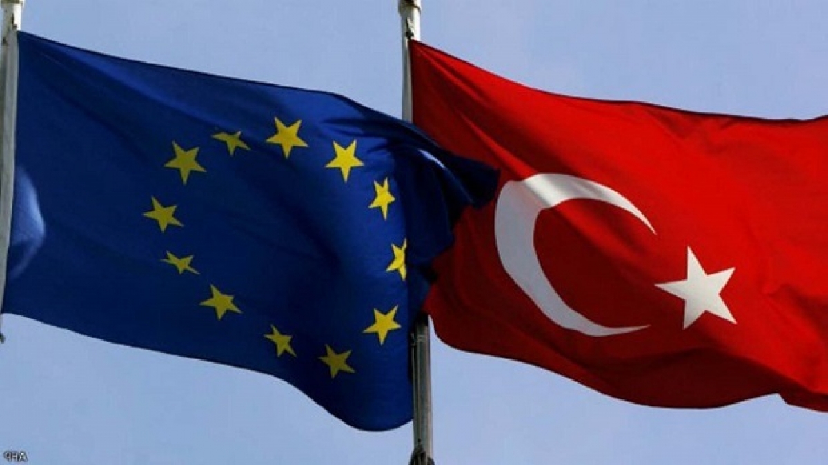 Cờ EU và Thổ Nhĩ Kỳ. Ảnh: Schengen visa.