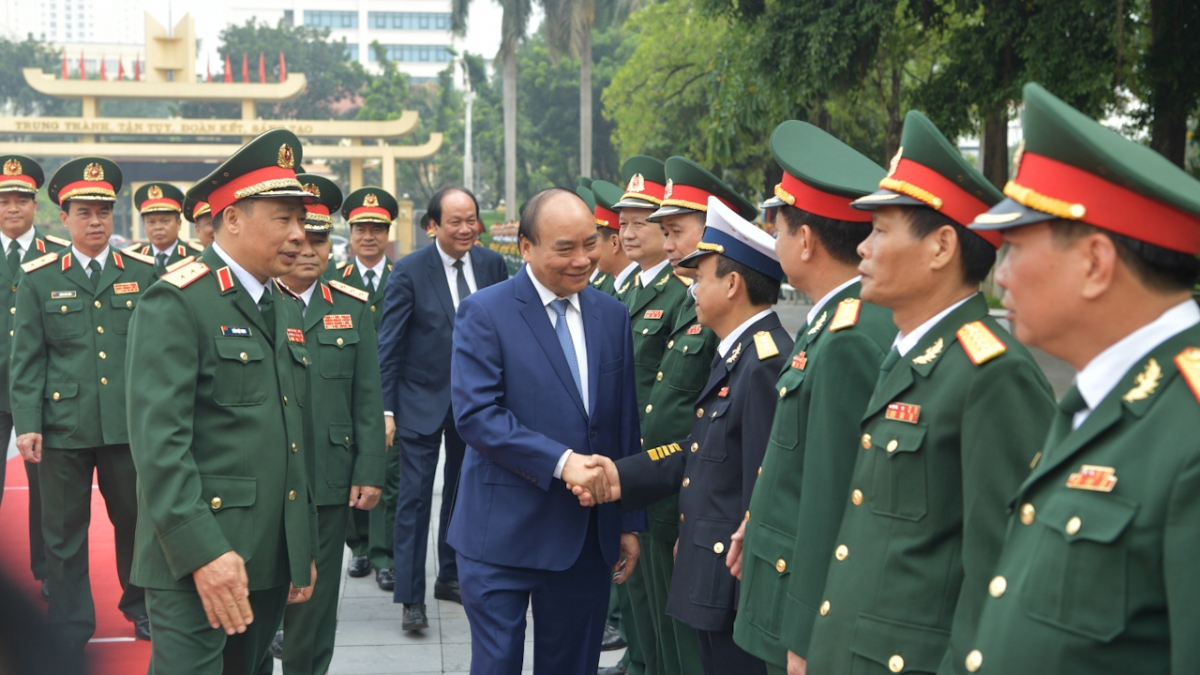 Thủ tướng làm việc với cán bộ, nhân viên Học viện Quốc phòng.