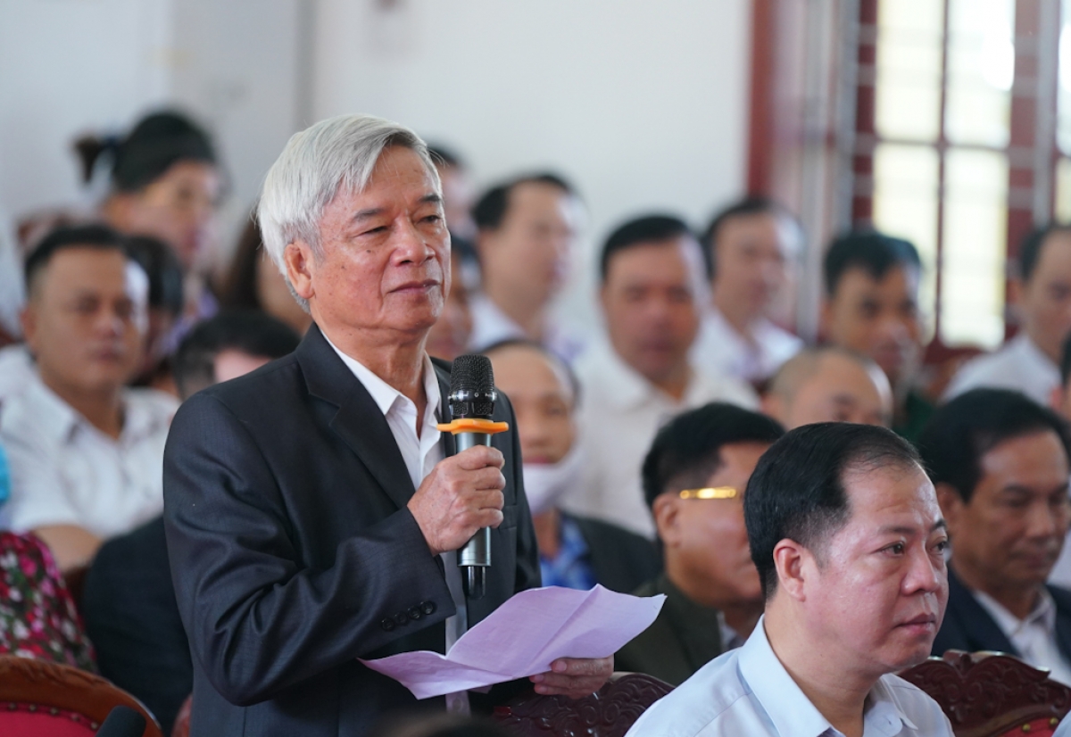 Cử tri nêu nhiều vấn đề tâm huyết với Thủ tướng.