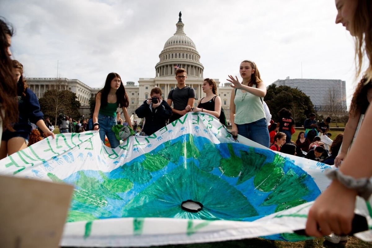 Sinh viên quanh khu vực Washington tham gia một cuộc biểu tình của những người trẻ về khí hậu trên đồi Capital hồi tháng 3/2019 (Ảnh: The New York Times)