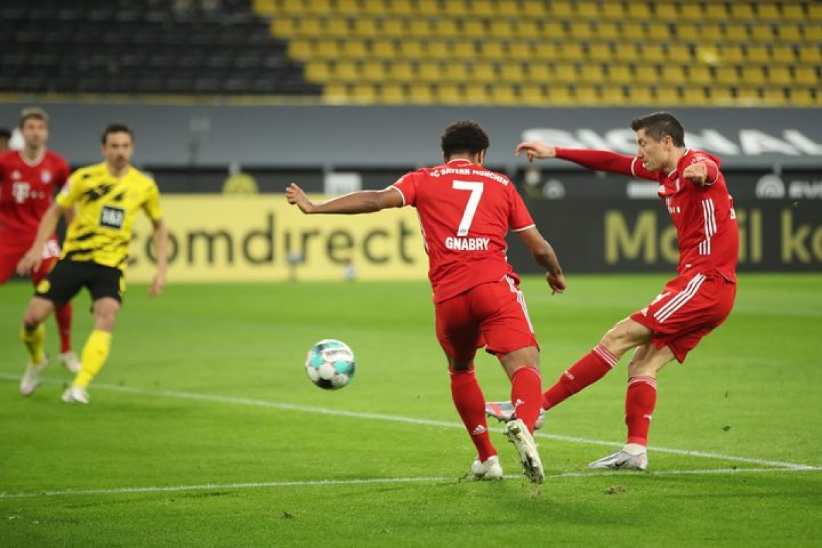 Lewandowski mới có 1 tình huống dứt điểm trước khung thành Dortmund. (Ảnh: Getty).