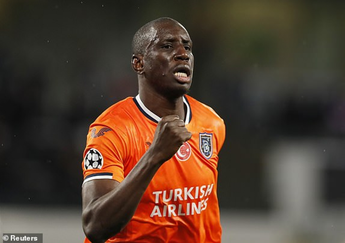 Demba Ba mở tỷ số cho Istanbul. (Ảnh: Reuters).