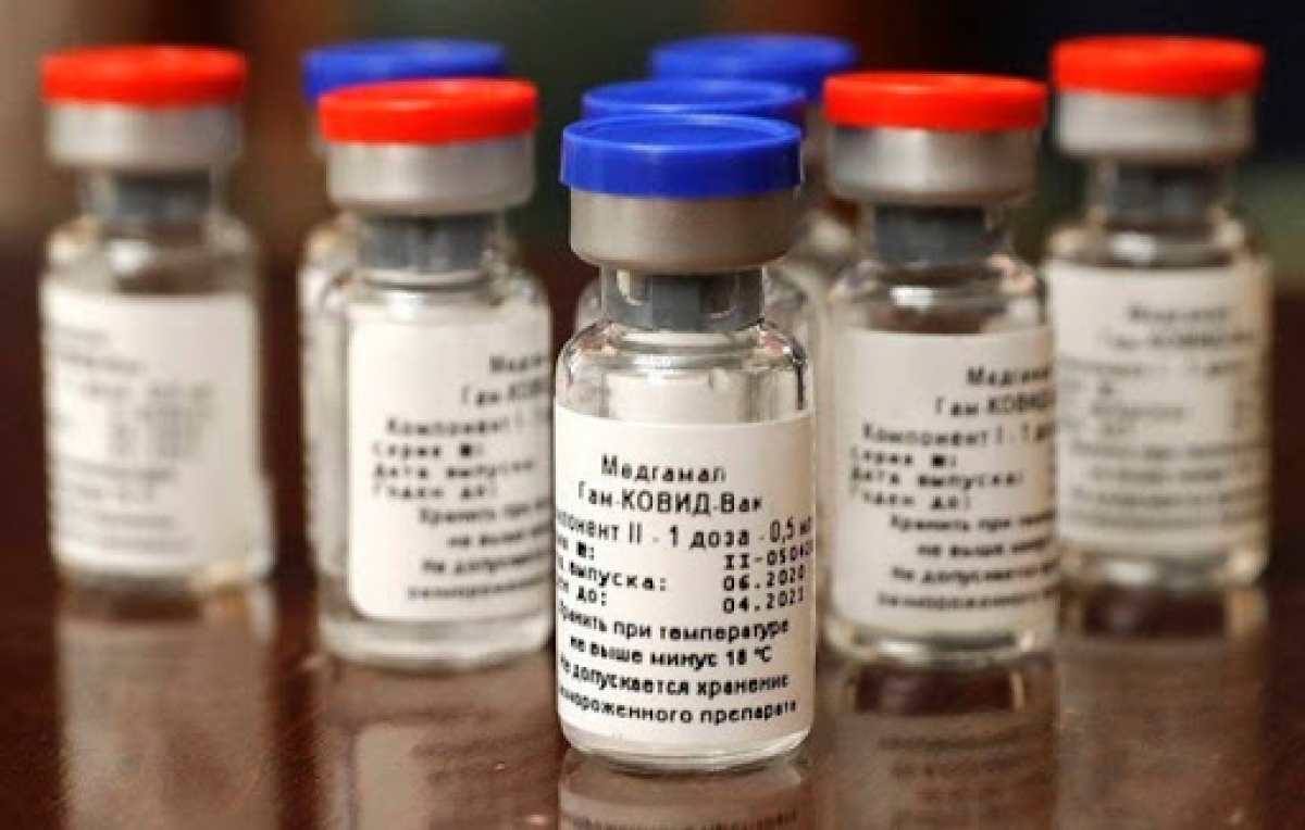 Vaccine COVID-19 Sputnik V của Nga gồm 2 liều, với giá mỗi liều chưa tới 10 USD. (Ảnh minh họa)