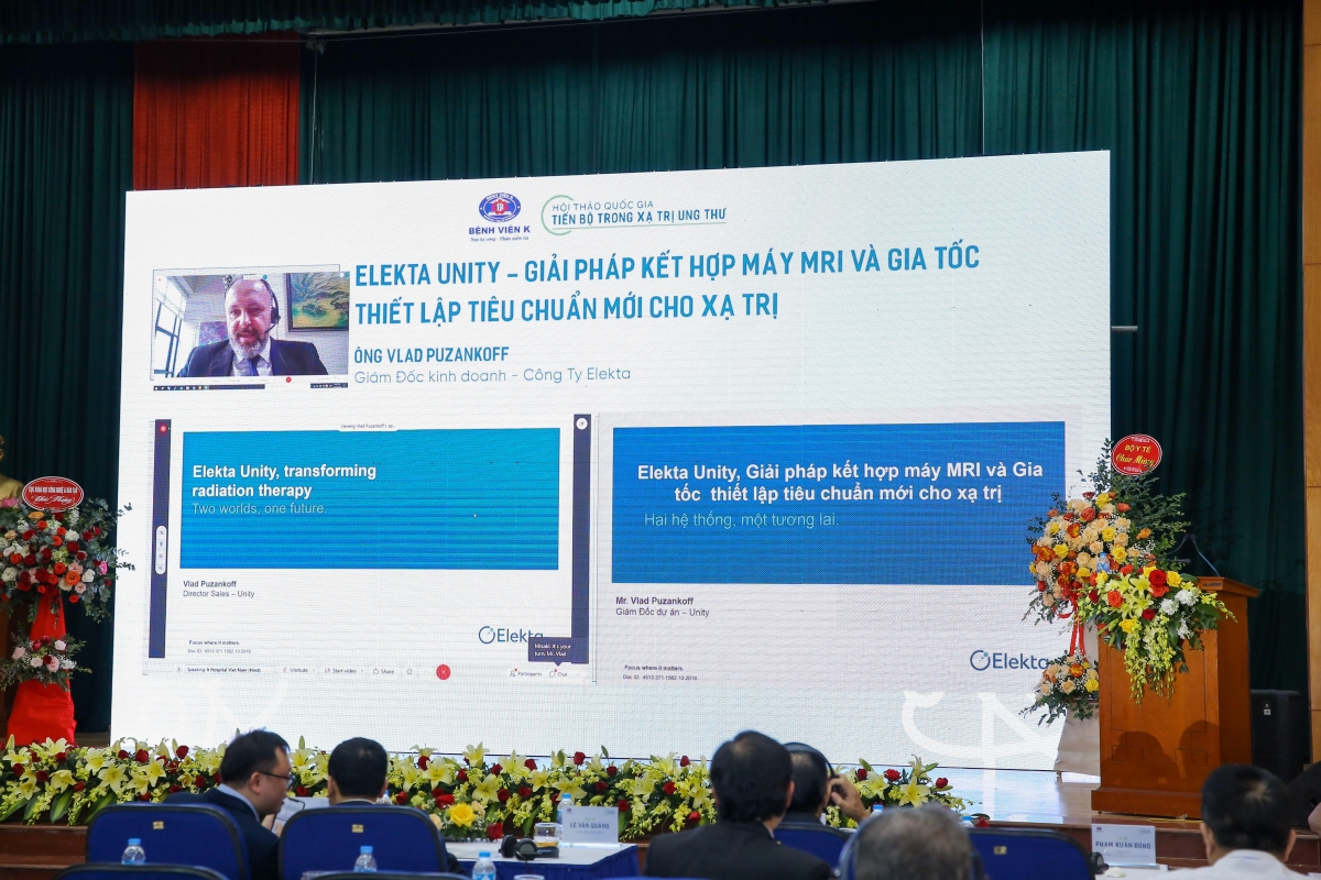 Các chuyên gia quốc tế chia sẻ tại Hội thảo quốc gia “Tiến bộ trong xạ trị ung thư”.