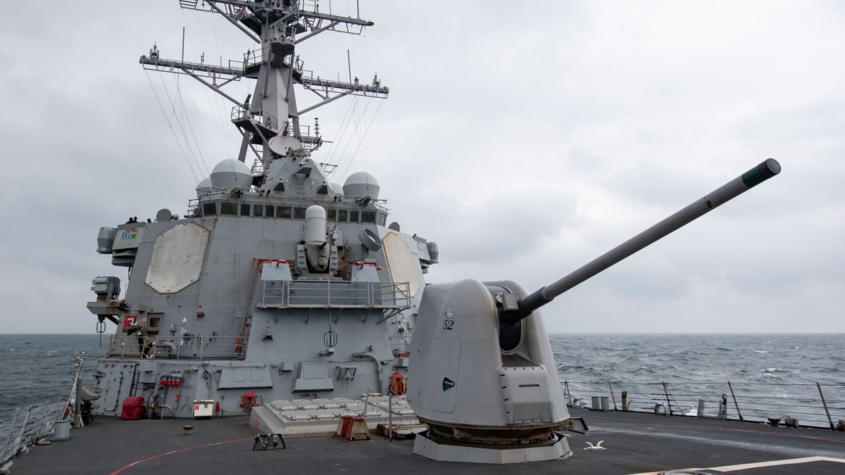 Tàu khu trục tên lửa dẫn đường USS Barry trở lại Biển Đông. Ảnh: Hạm đội Thái Bình Dương