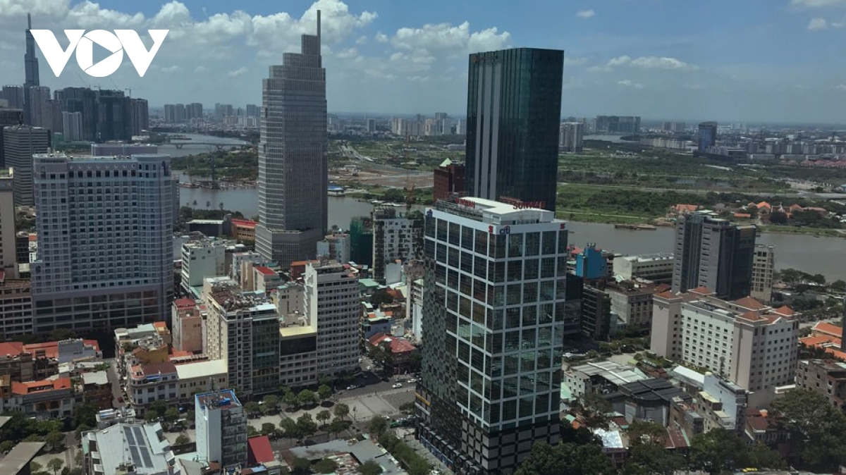 Thị trường bất động sản sụt giảm nguồn cung khiến giá vẫn neo cao. (Ảnh minh họa)