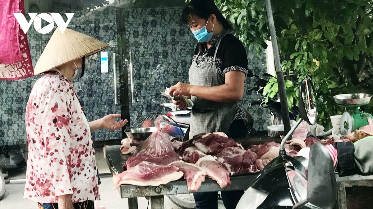 Giá cả hàng hoá tiêu dùng tăng vì nhiều nguyên nhân, nhưng việc tăng này gây rất nhiều khó khăn cho người lao động