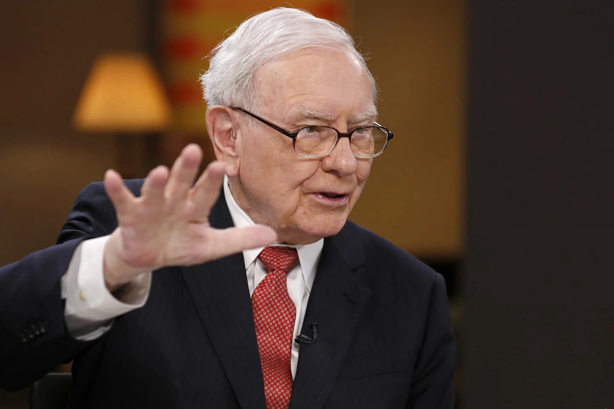 Dù vàng đã được coi là tiền tệ trong nhiều thế kỷ qua nhưng ông Warren Buffett vẫn giữ quan điểm vàng là tài sản nằm yên trong két sắt, không giúp tạo ra thứ gì nên không có giá trị thặng dư. Đó là lý do tại sao nhà đầu tư nổi tiếng này không đầu tư vào vàng.
