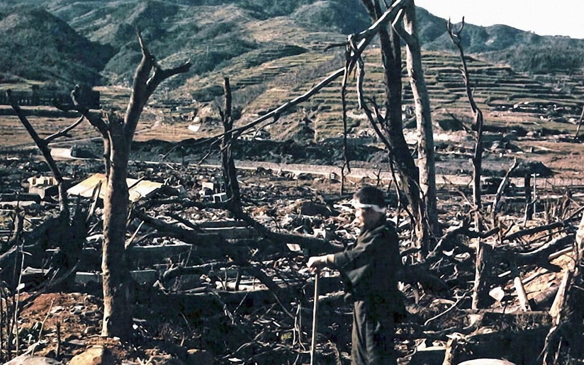 Nagasaki hoang tàn sau khi trúng bom nguyên tử. Ảnh: History.