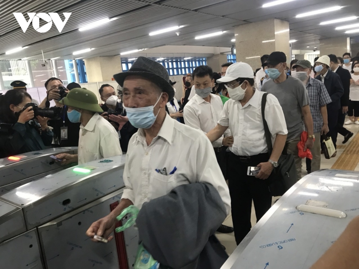 Tuyến đường sắt trên cao Cát Linh - Hà Đông và tuyến Nhổn - ga Hà Nội hiện có số lượng lớn người dân lựa chọn để đi làm, đi học hàng ngày