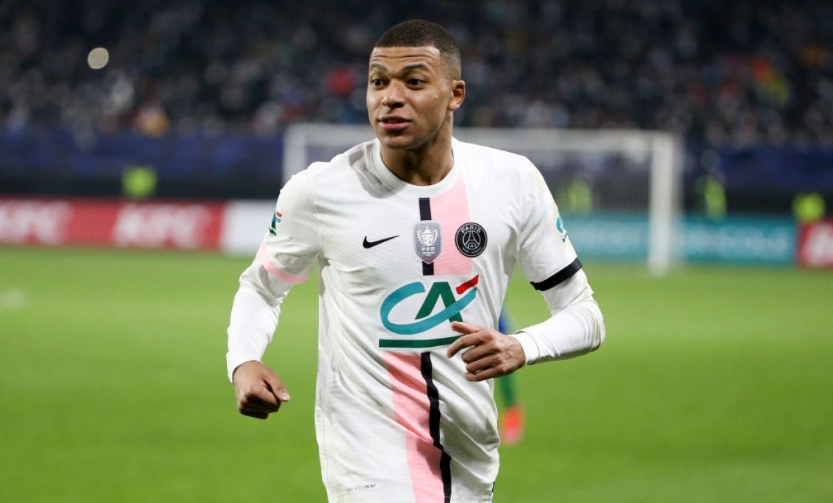 Mbappe chính thức ở lại PSG (Ảnh: Getty).