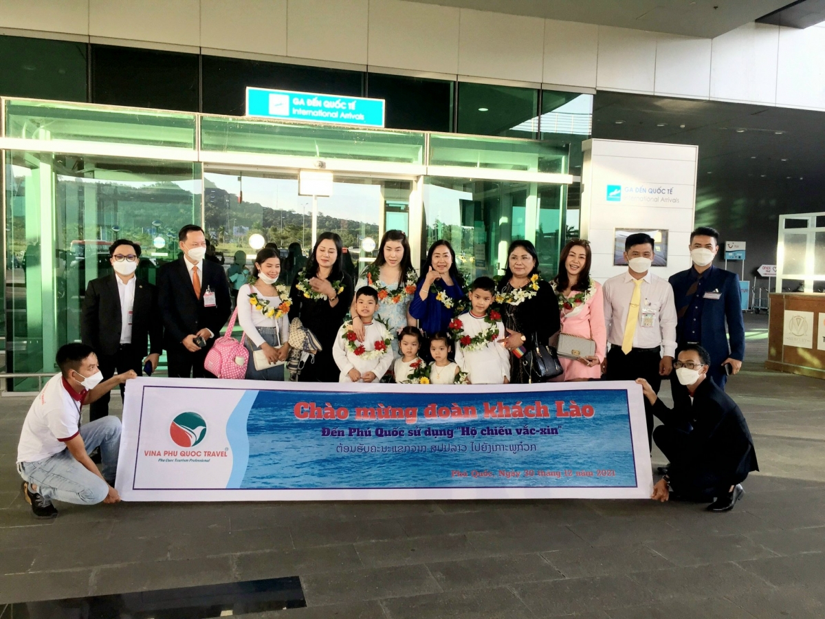 Đoàn khách từ Lào đến Phú Quốc cuối tháng 12/2021. Nguồn: Vina Phú Quốc Travel