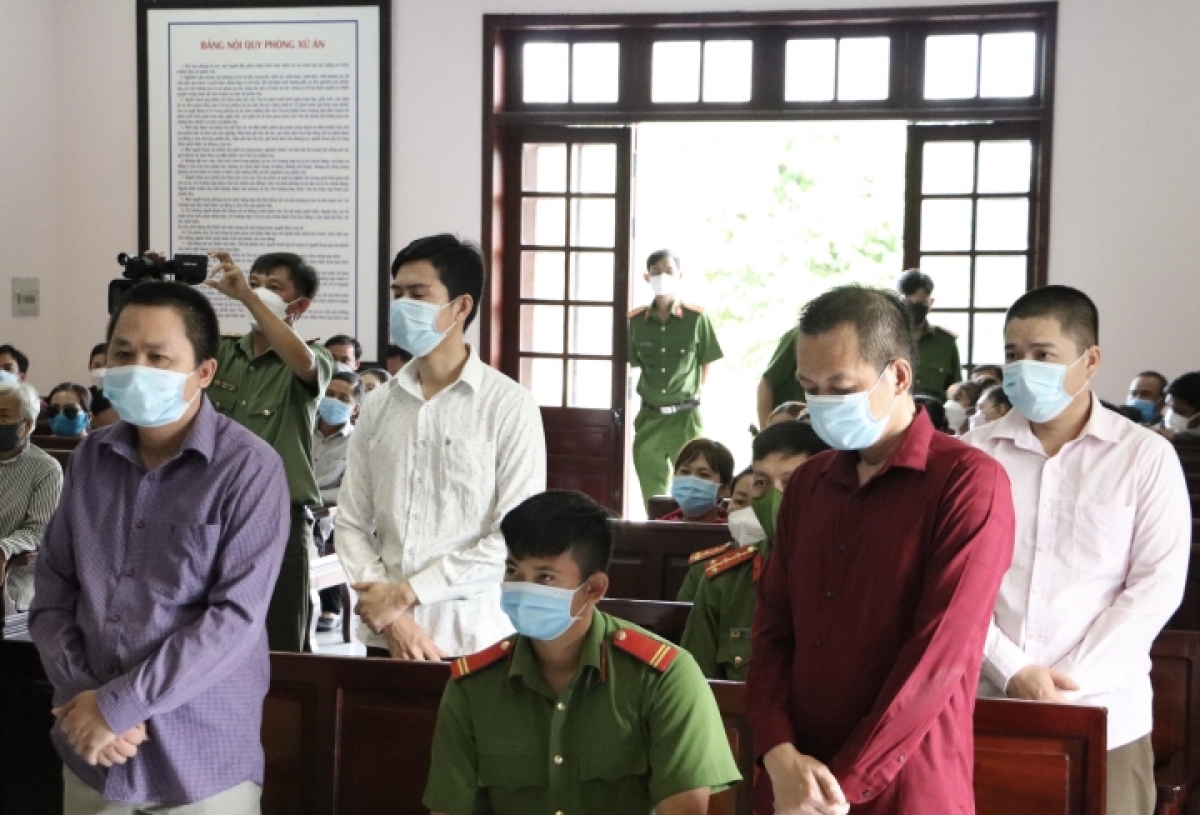 Các bị cáo tại toà.