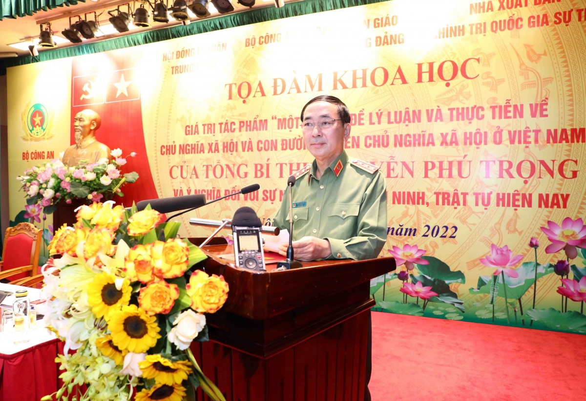 Thứ trưởng Bộ Công an Trần Quốc Tỏ phát biểu đề dẫn hội thảo.