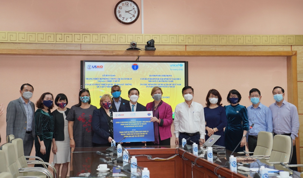 USAID và UNICEF hỗ trợ vật tư y tế phòng chống COVID-19 trị giá 1 triệu USD cho Việt Nam.