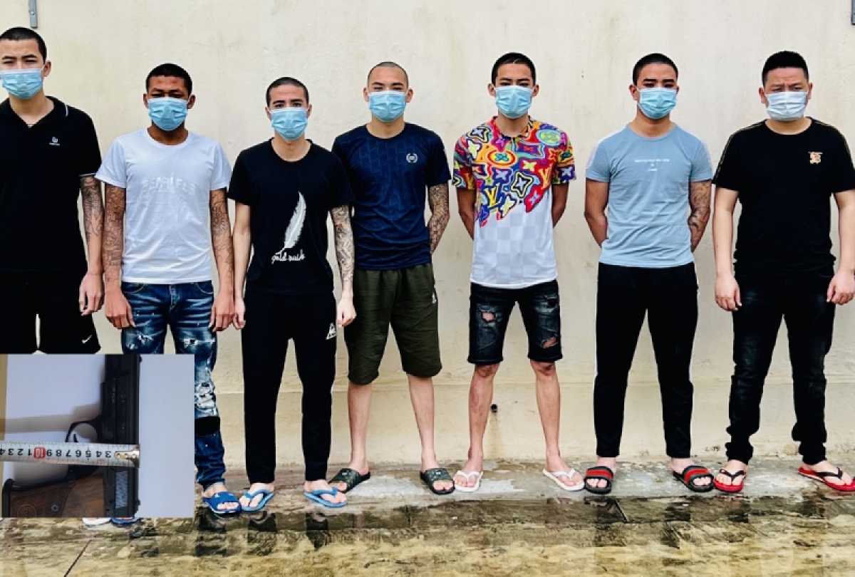 Các đối tượng bị bắt giữ sau khi sử dụng súng gây án.