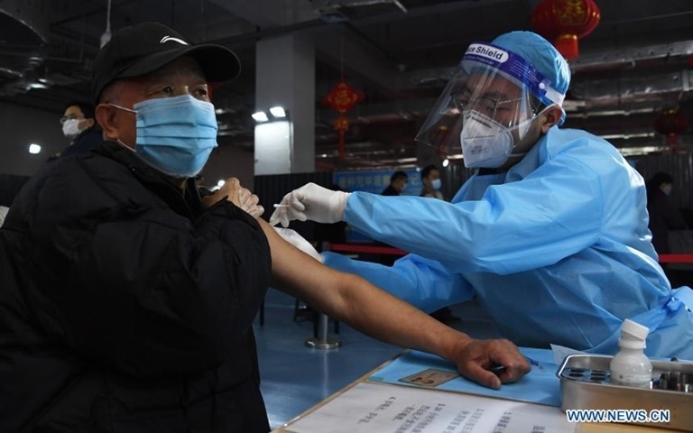 Tiêm chủng Covid-19. Ảnh: Tân Hoa xã.
